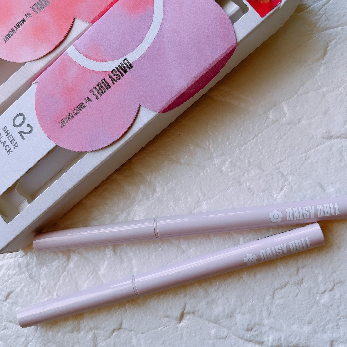 デイジードール クリーミーライナー 01 マンダリンゴールド 〈パールタイプ〉/DAISY DOLL by MARY QUANT/ペンシルアイライナーを使ったクチコミ（2枚目）