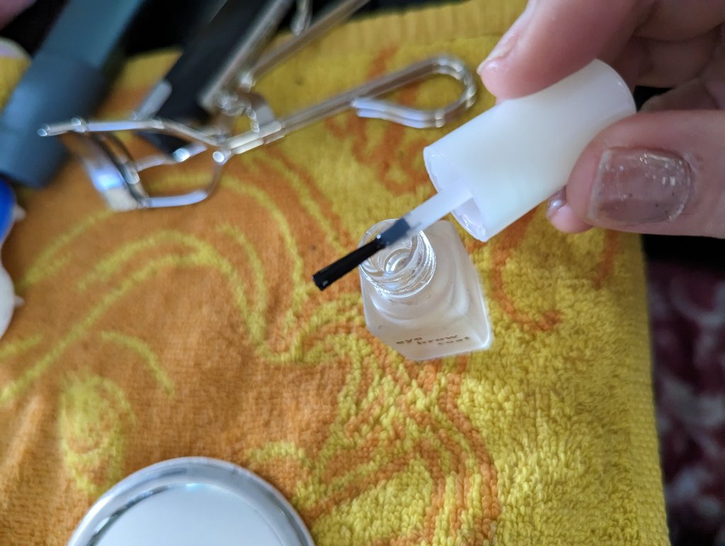 エバビレーナ アイブローコート/DAISO/アイブロウコートを使ったクチコミ（2枚目）