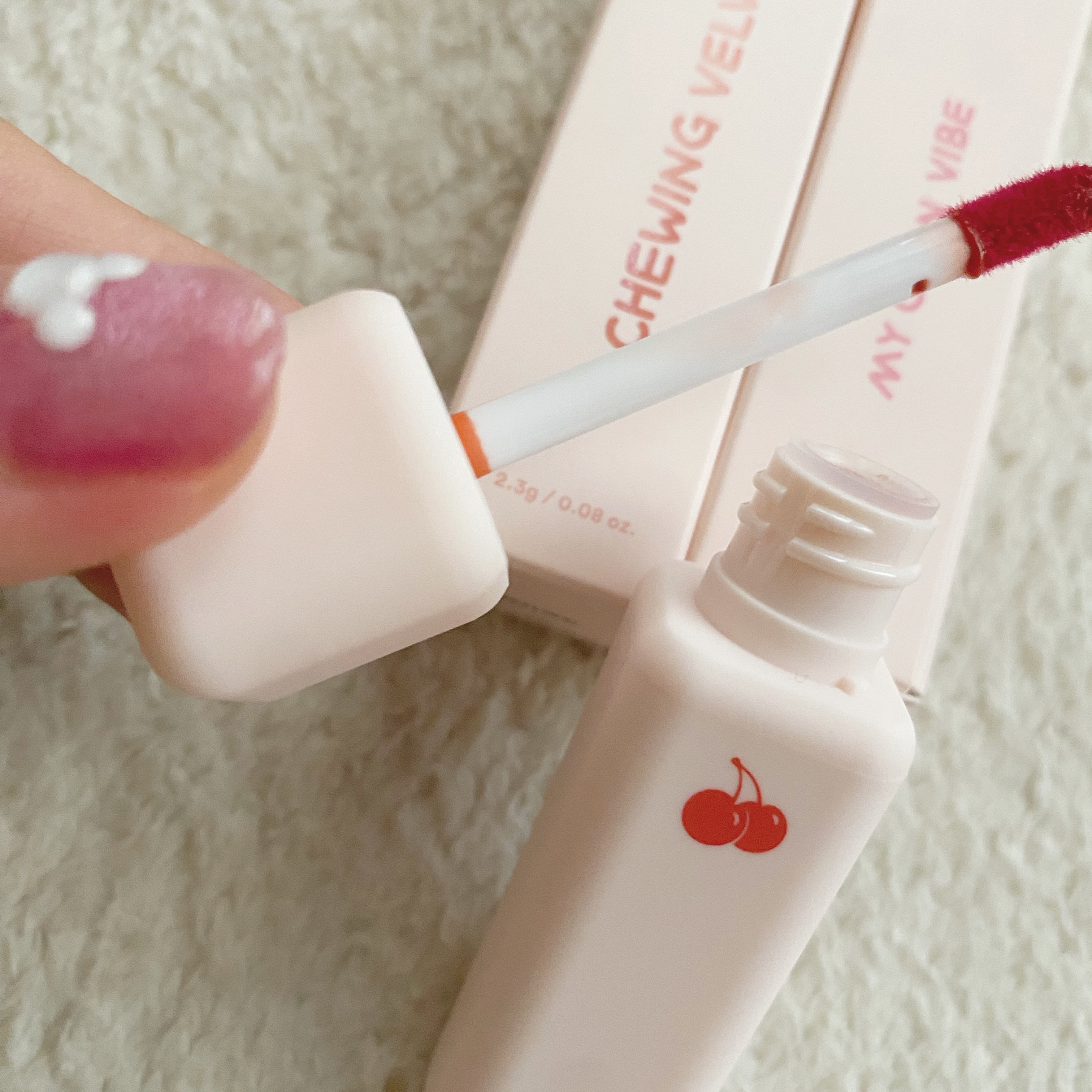 コロンとして可愛いパッケージ♡

しっとりマットで、韓国っぽくて可愛い色がふんわり色づく！
落ちにくくて見た目も色も可愛いのは最高！