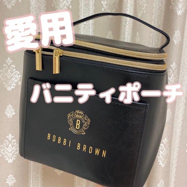 私の愛用バニティポーチ🎠🎈


大きくて本当に使いやすい！きちきちに収納するの苦手だからぼんぼん入れられる大きめのポーチ大好き！
上にブラシとかペン型コスメ入れられるところ付いてるのに上手く活用できてな