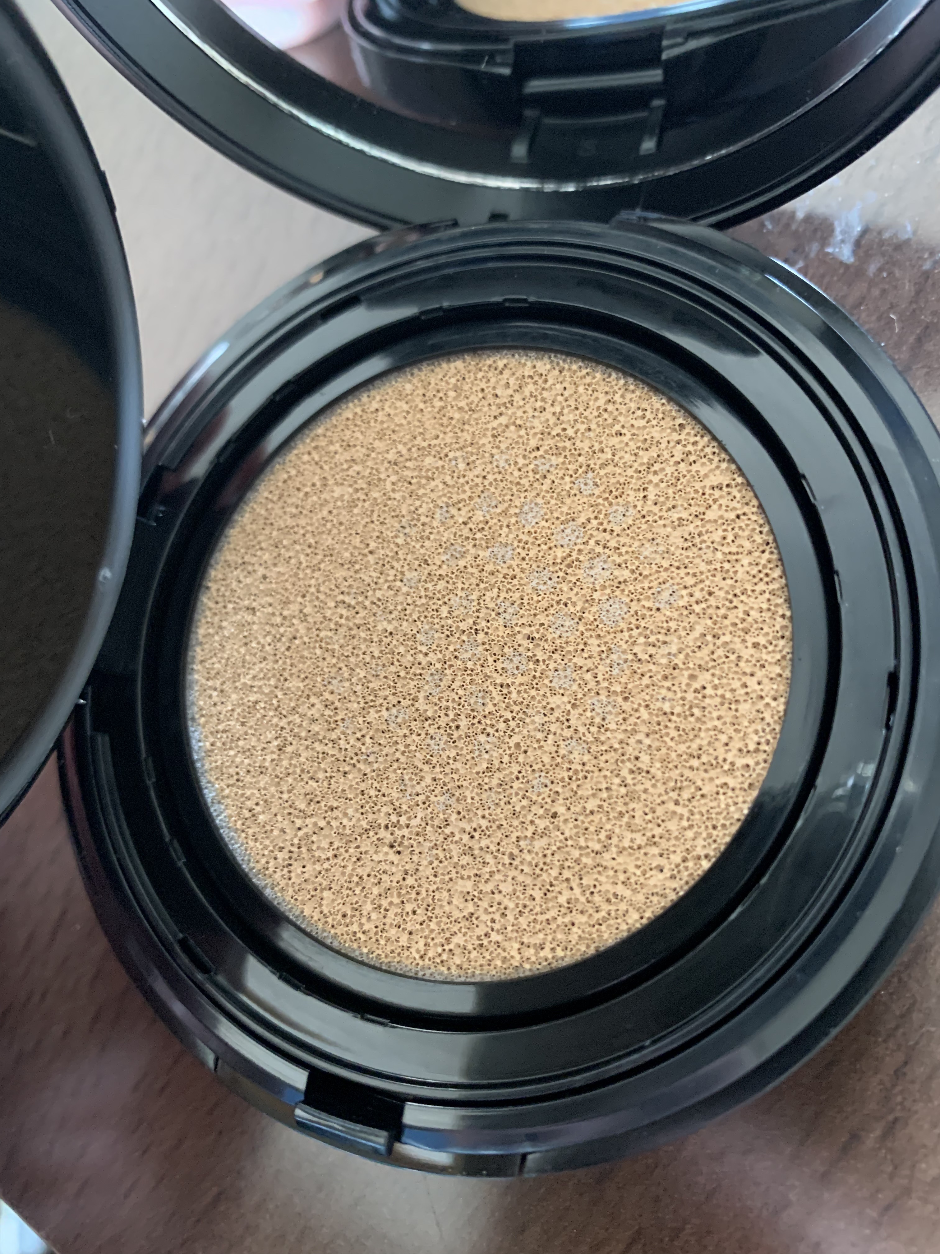 エバーグロウクッション SPF25 PA++/FEMMUE/クッションファンデーションを使ったクチコミ（2枚目）