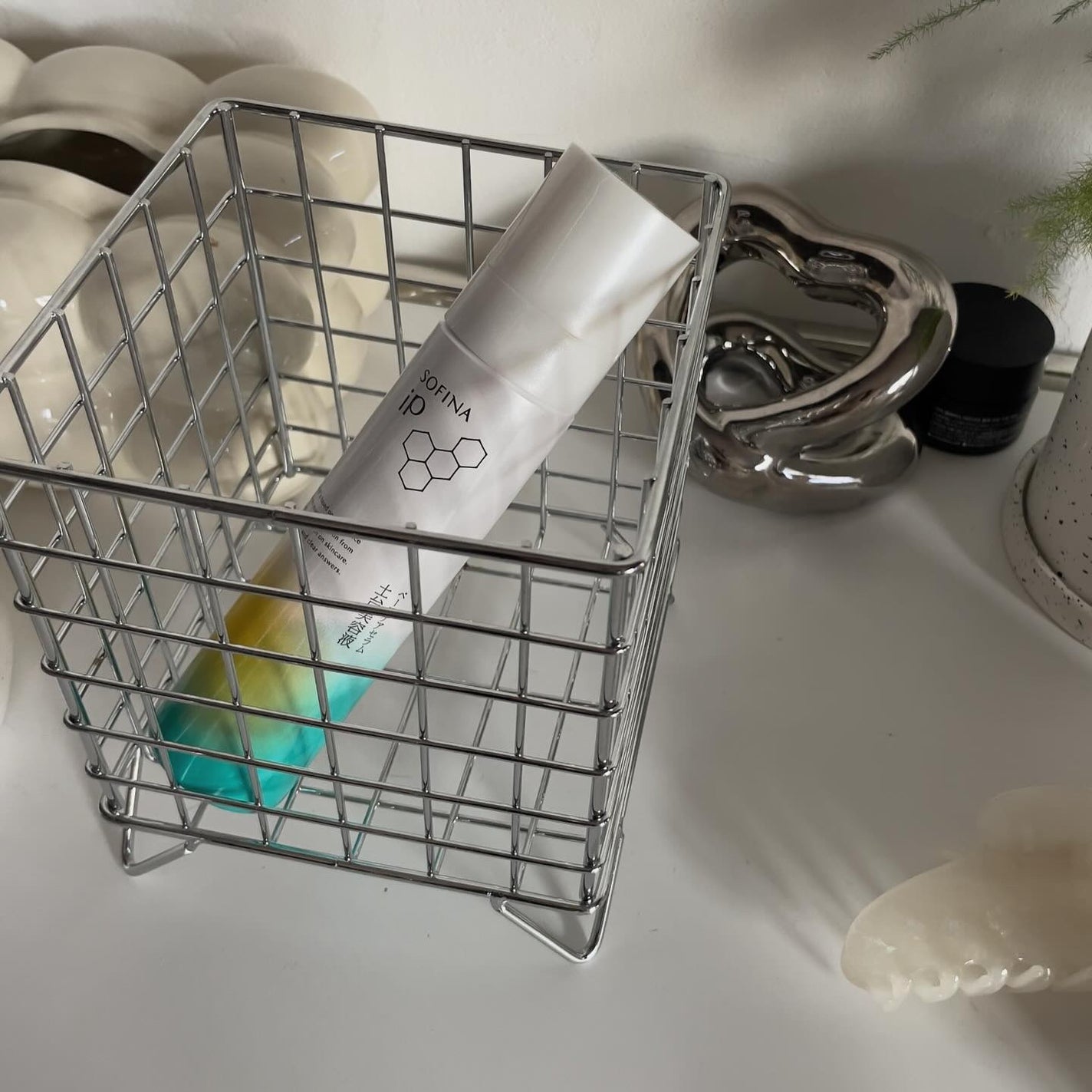 aki on LIPS 「basecarebeautyserum炭酸泡の土台美容液です👌..」(1枚目)