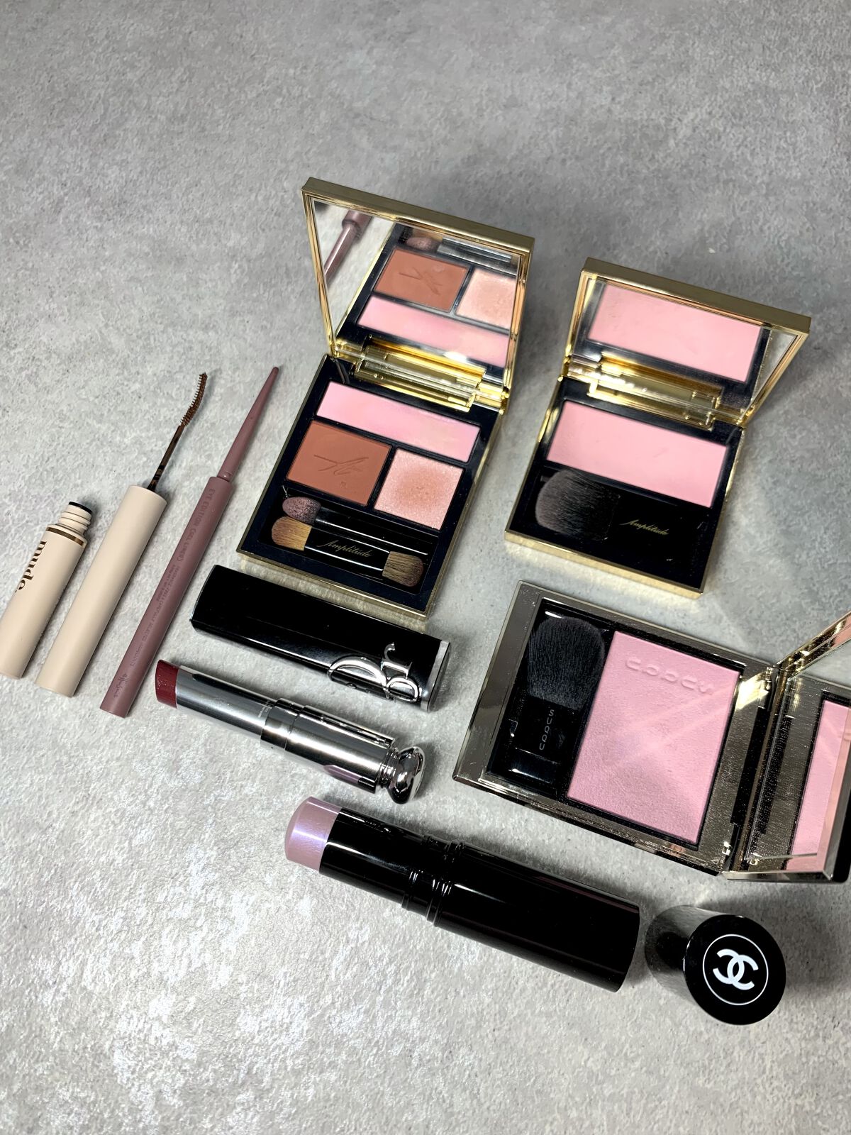 アイメイク方法》ボーム エサンシエル｜CHANELの使い方 -ブルベ夏が