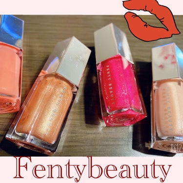 FENTY BEAUTY BY RIHANNA Glossy Posse Mini Gloss Bomb Set: Holo'Daze Editionのクチコミ「女の子がキスされるために作られたグロス💋
FENTY BEAUTY BY RIHANNAのクリ.....」（1枚目）