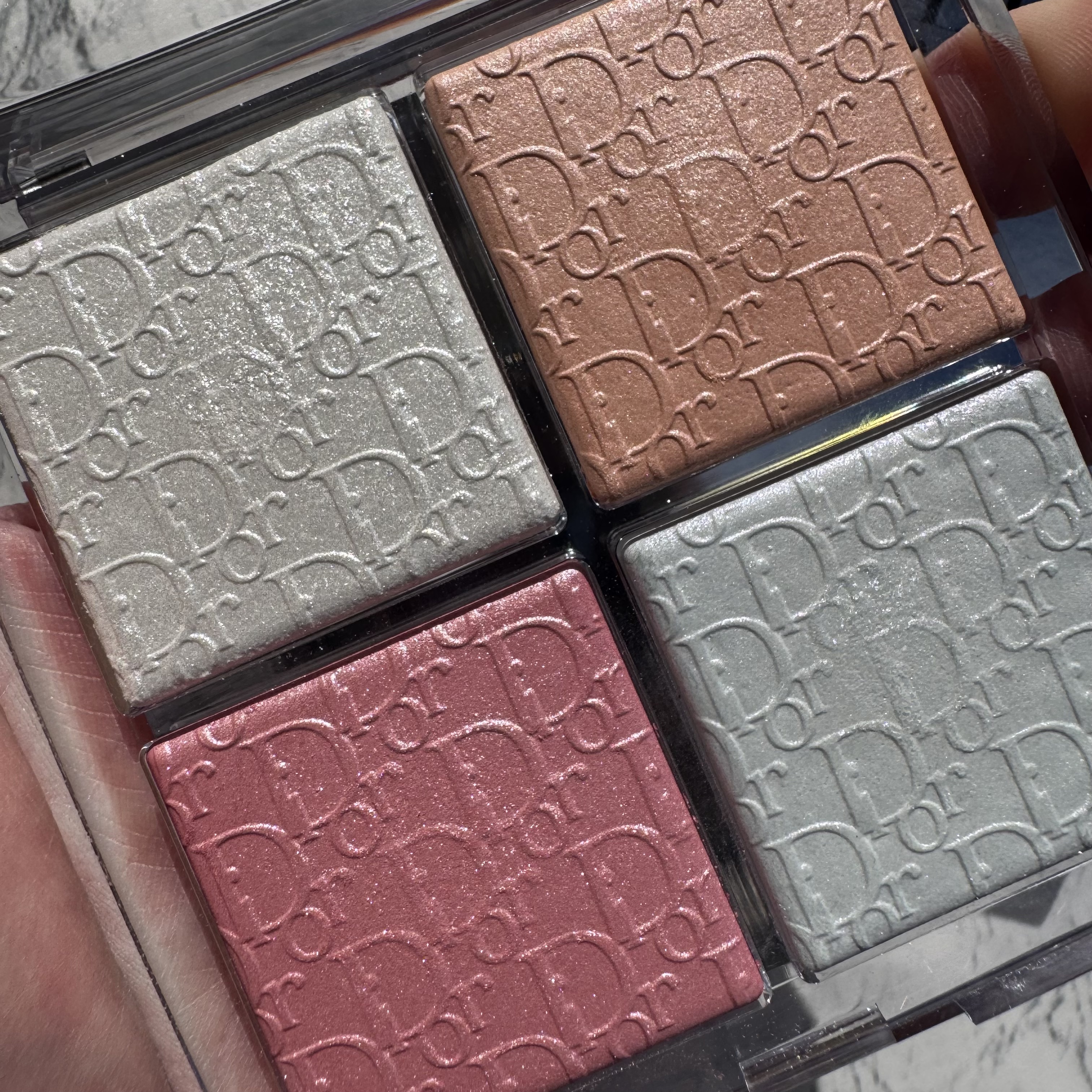 ディオール バックステージ フェイス グロウ パレット/Dior/ハイライトを使ったクチコミ（2枚目）