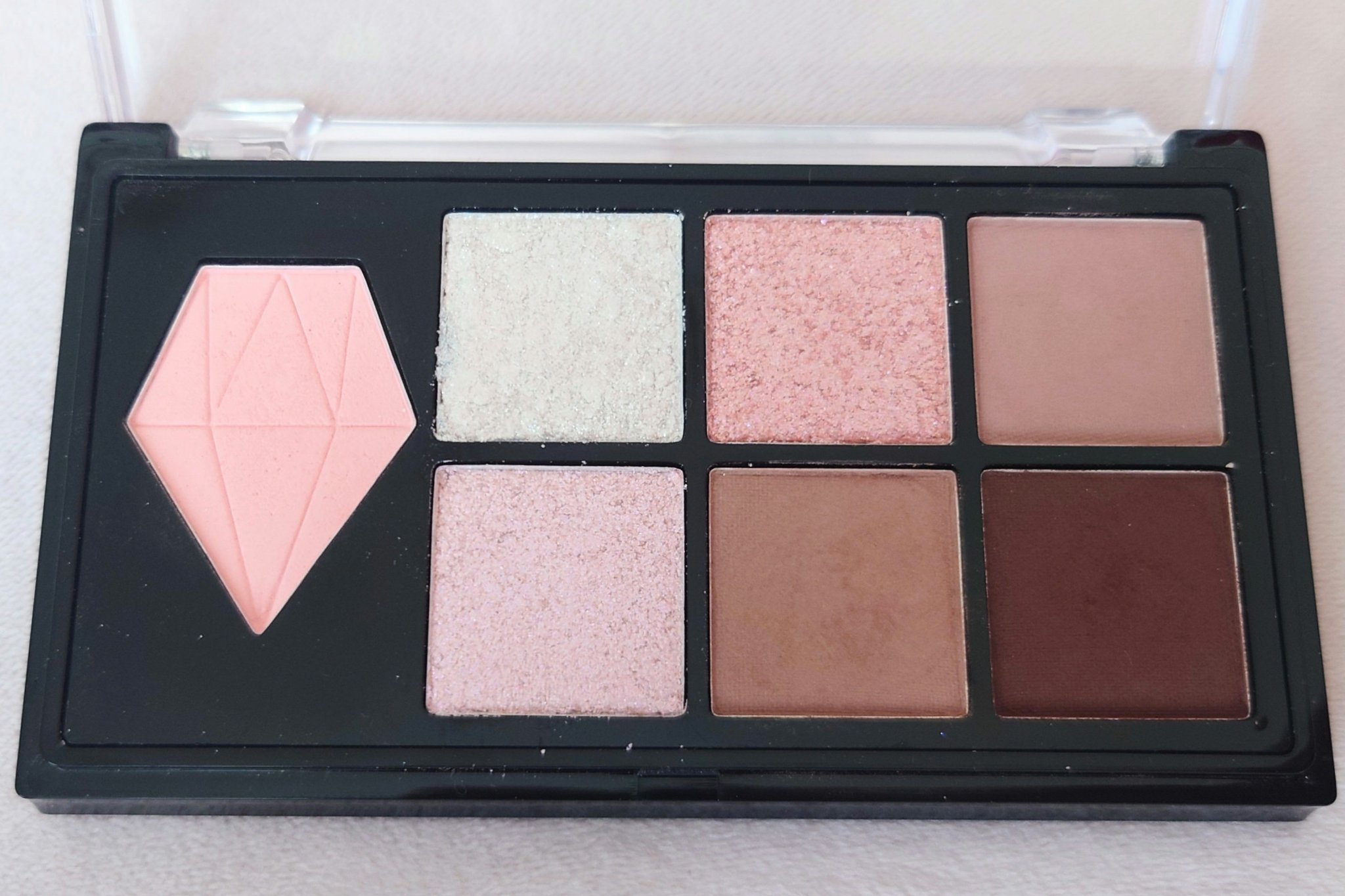 U R GLAM UGT マルチパーパスアイパレットのクチコミ「UR GLAMかアイシャドウパレットが登場！

UR GLAM
UGT マルチパーパスアイパレ.....」（2枚目）