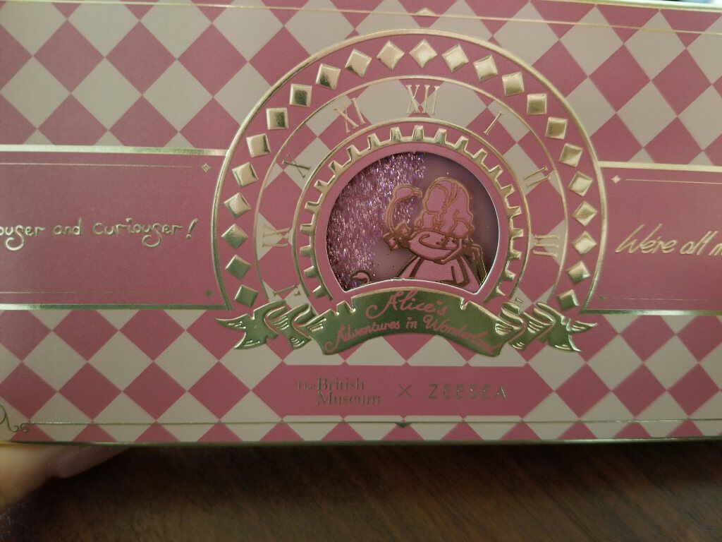 アリスドリームランドシリーズ 12色アイシャドウパレット（ZEESEA×大英博物館）/ZEESEA/アイシャドウパレットを使ったクチコミ（2枚目）