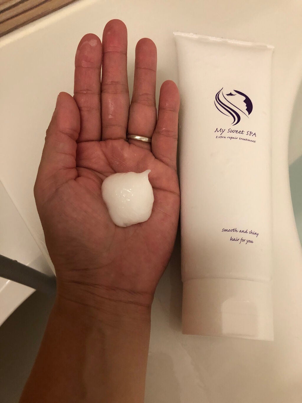 すみれホワイト@フォロバ100💅 on LIPS 「白色のこっくりしたトリートメントでおうちスパ♪毛先の傷みとうね..」(2枚目)