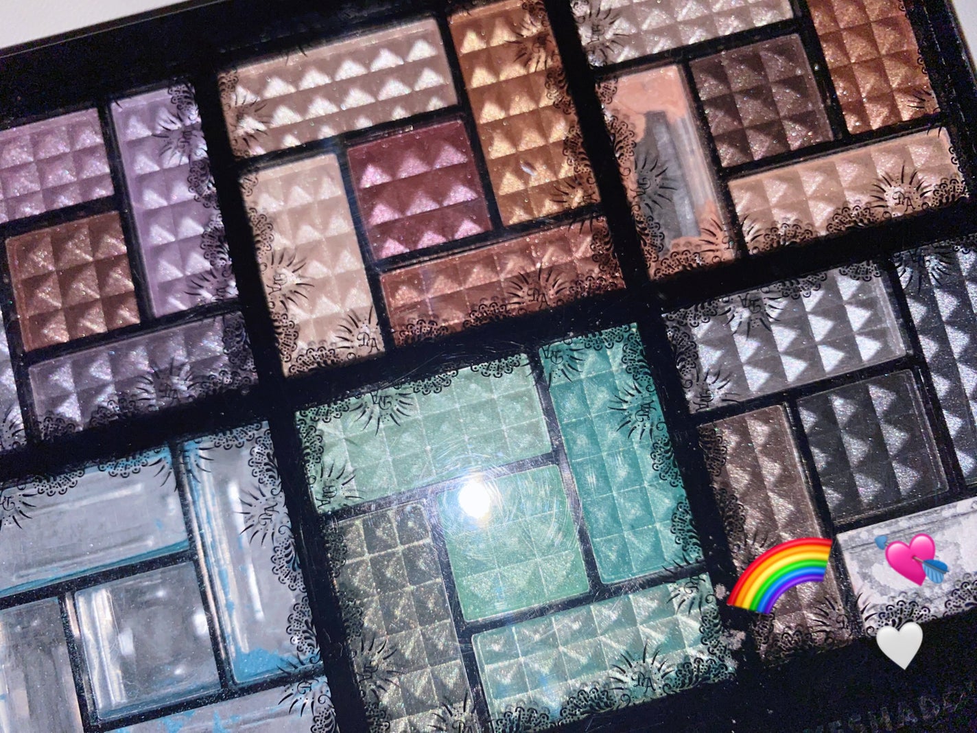 30COLORSEYESHADOWPALETTE/Dolly Angel/アイシャドウパレットを使ったクチコミ(1枚目)