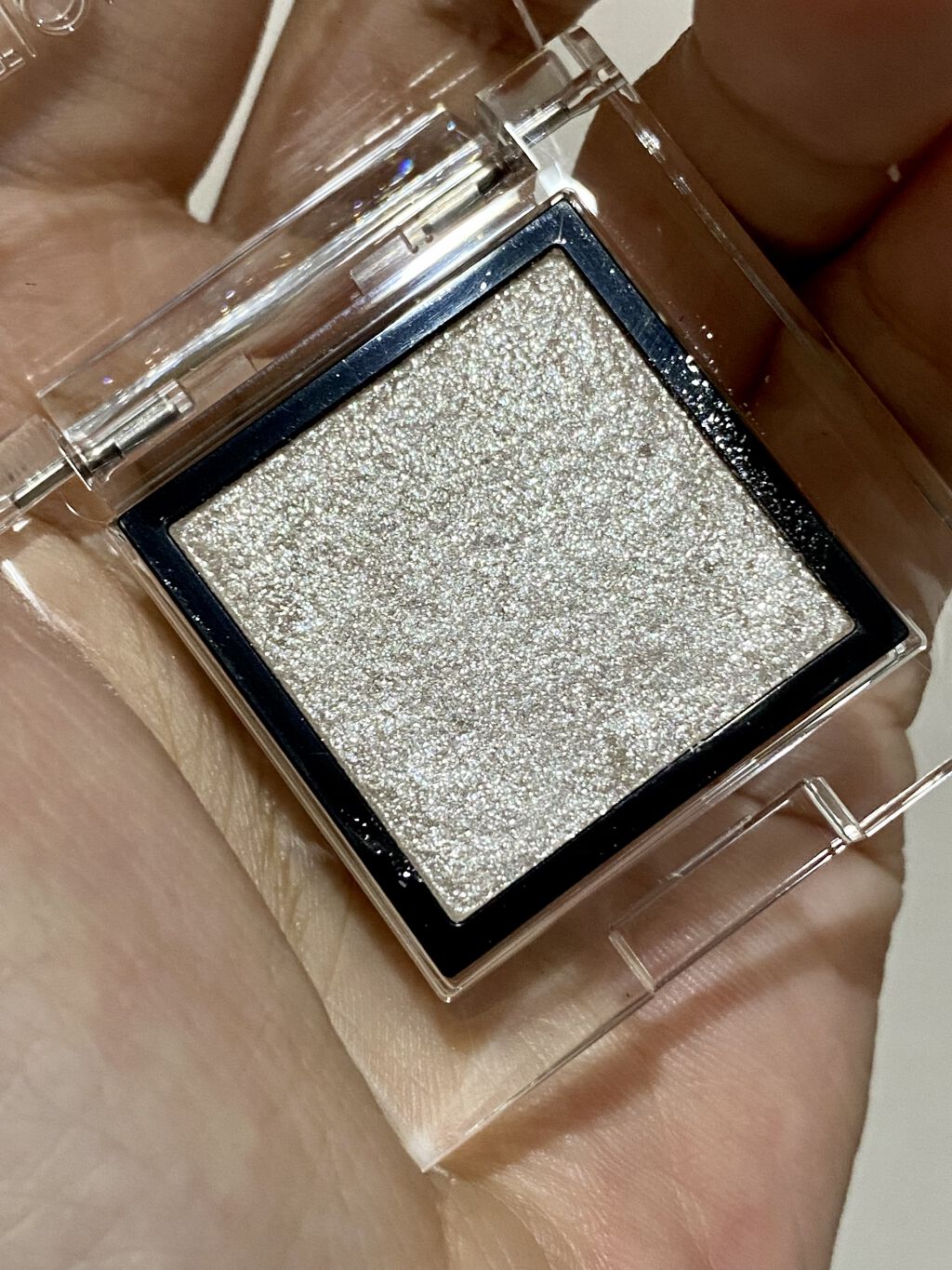 アディクション ザ アイシャドウ スパークル 001SP Stars Witness/ADDICTION/単色アイシャドウを使ったクチコミ（3枚目）