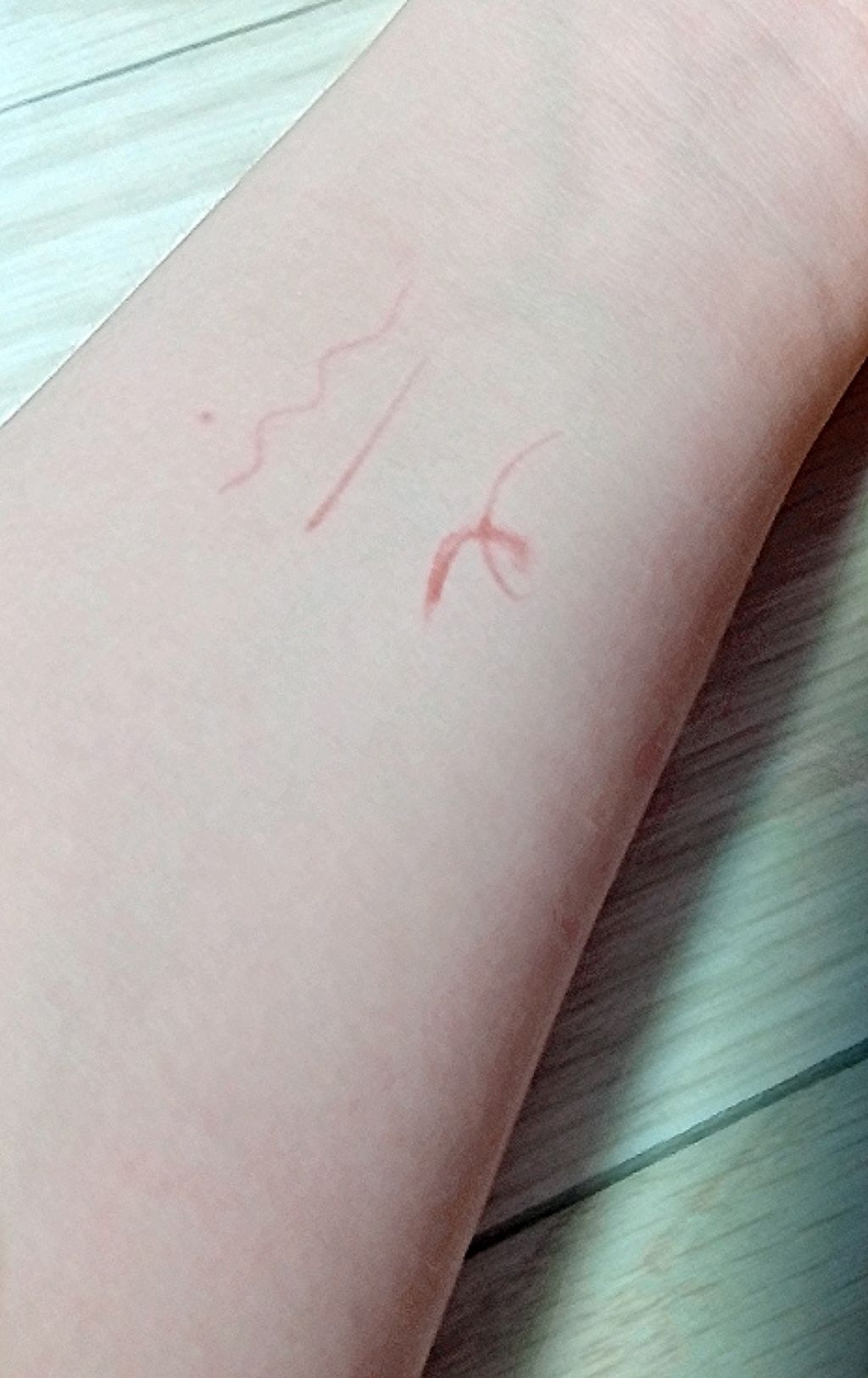 モテライナー リキッド/UZU BY FLOWFUSHI/リキッドアイライナーを使ったクチコミ（2枚目）