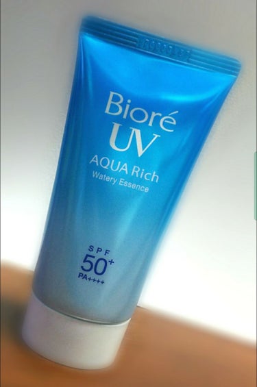 こんにちは！

今回はBiore  UV  AQUARich  を紹介します！
Biore  UV  AQUARichはSPF50+PA++++なので最強！
パッケージもキレイだし、水・汗にも強い！
美