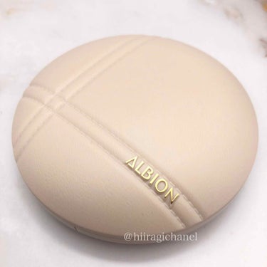 ALBION アルビオン ベリーレア エアーのクチコミ「\アルビオンの新ファンデ/
ベリーレアエアー

触ると硬めの生チョコみたいなのに、
肌に伸.....」（2枚目）