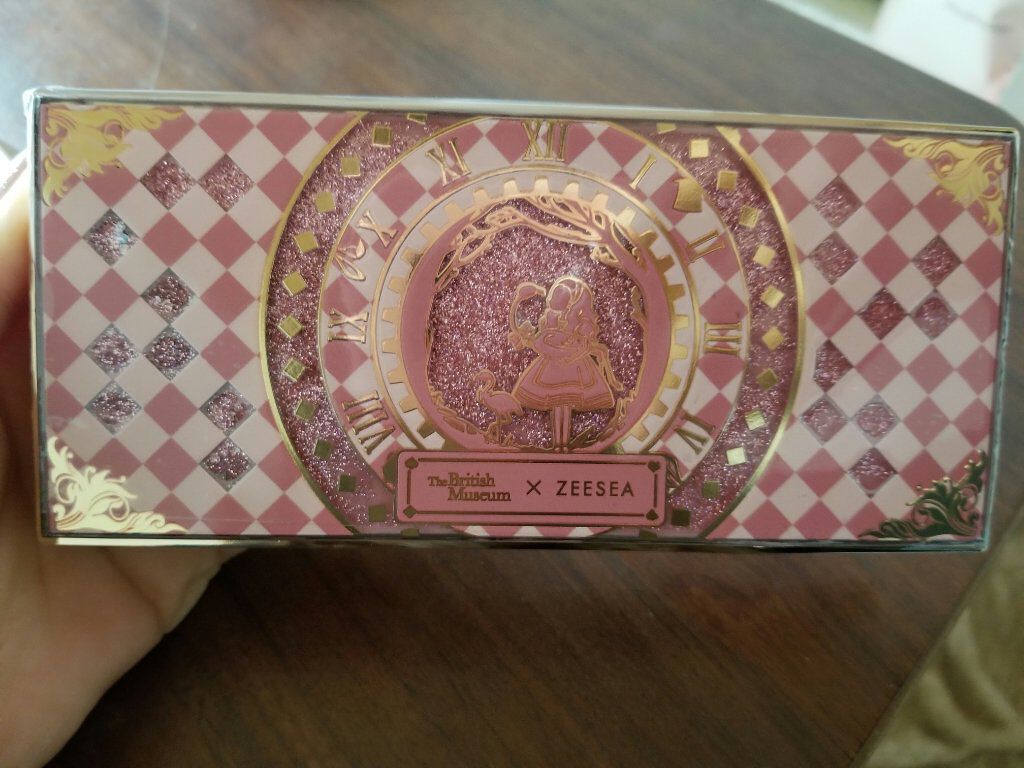 アリスドリームランドシリーズ 12色アイシャドウパレット（ZEESEA×大英博物館）/ZEESEA/アイシャドウパレットを使ったクチコミ（1枚目）
