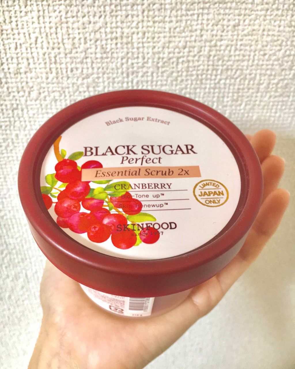 ブラックシュガーパーフェクト エッセンシャルスクラブ2Xクランベリー/SKINFOOD/洗い流すパック・マスクを使ったクチコミ(1枚目)