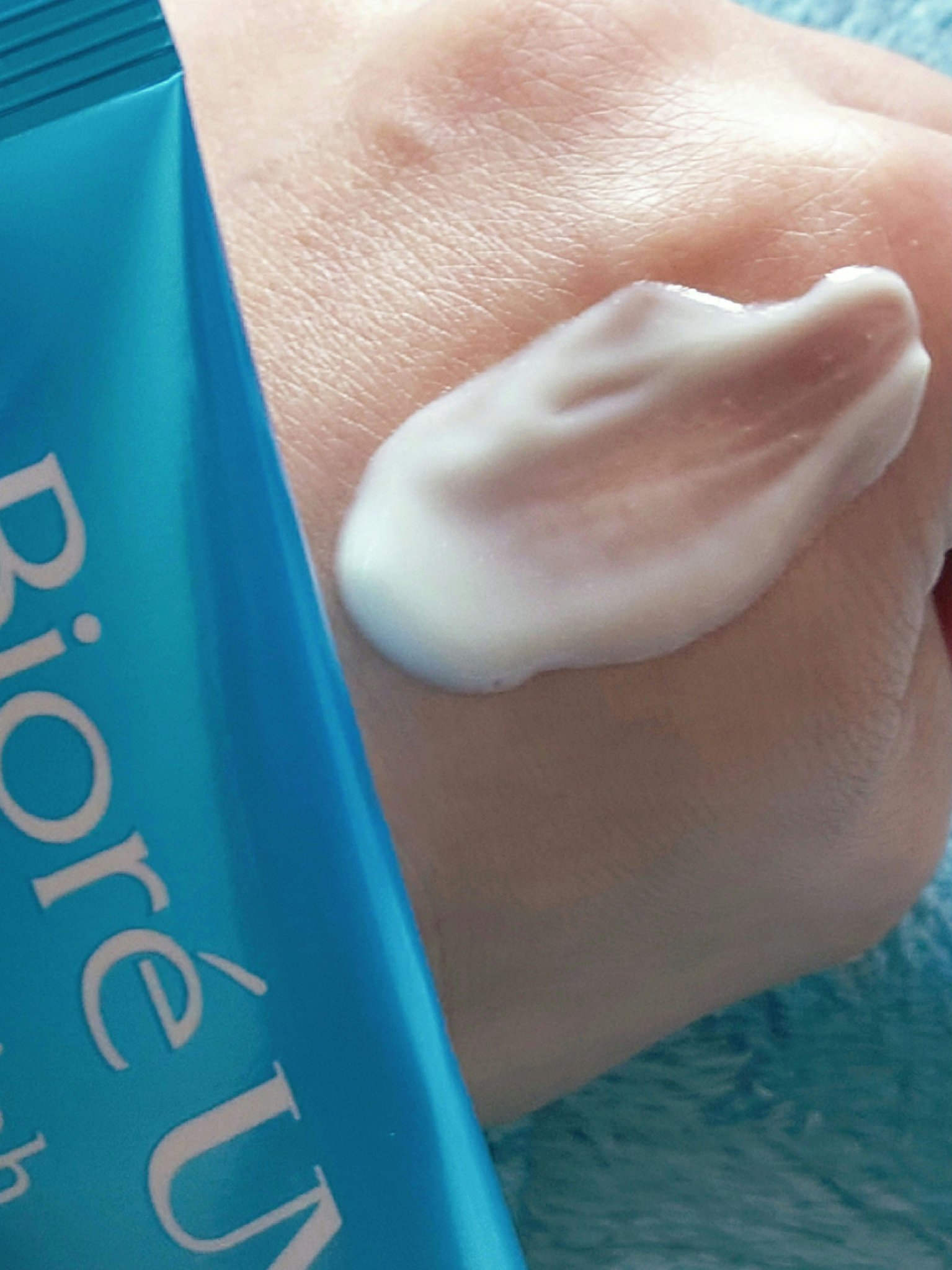 ビオレUV アクアリッチ ウォータリーエッセンス/ビオレ/日焼け止めローションを使ったクチコミ（3枚目）