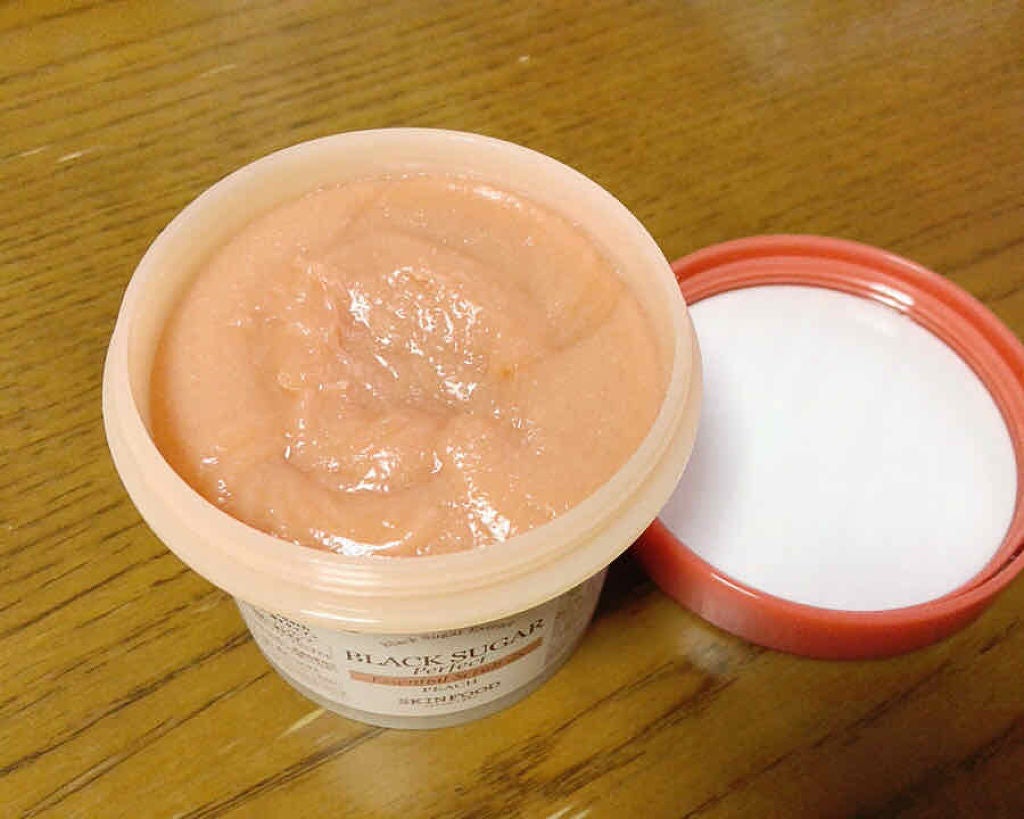 ブラックシュガーパーフェクト エッセンシャルスクラブ2Xピーチ/SKINFOOD/洗い流すパック・マスクを使ったクチコミ(2枚目)