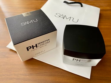 〈SAM'U〉
  ·PH センシティブクリーム

ストックしていたほど気に入っていたPH センシティブクリーム。

水分クリームって感じのテクスチャーで軽めのクリーム。
伸びも凄く良いのにしっかり保湿