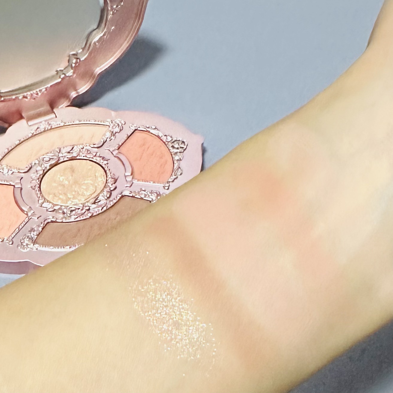 ミッドサマーフェアリーテイルズコレクション 5色アイシャドウパレット 02 Flora Hermitage/FlowerKnows/アイシャドウパレットを使ったクチコミ（3枚目）