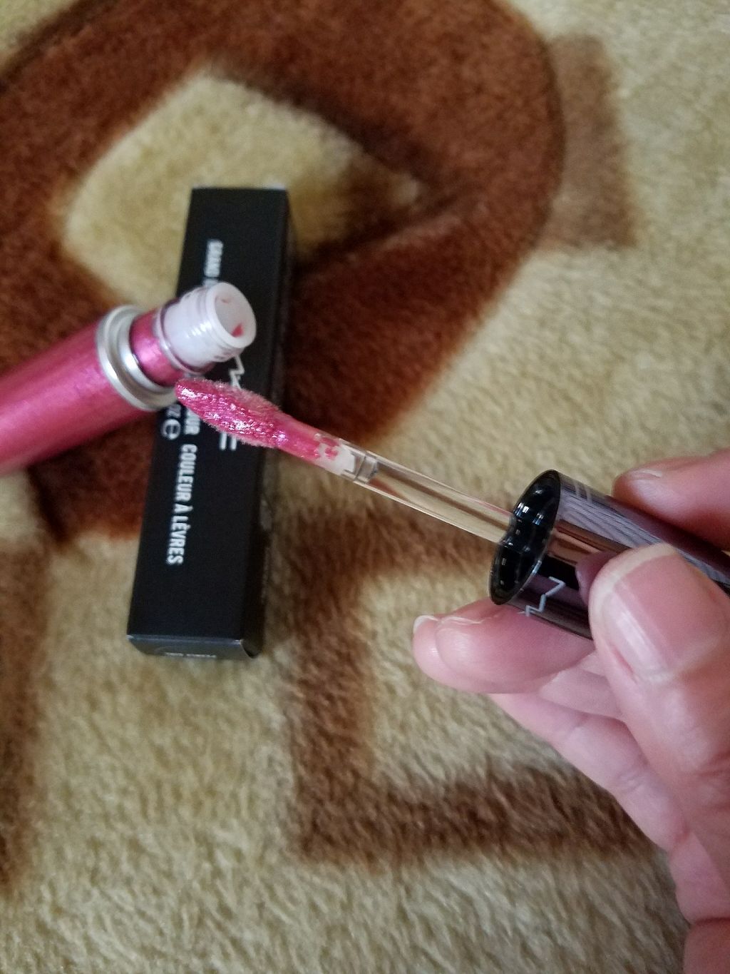 グランドイリュージョン リキッド リップカラー/M・A・C/リップグロスを使ったクチコミ（2枚目）