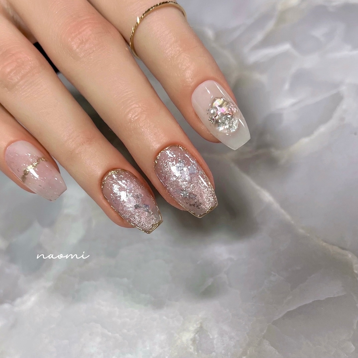 #夏ネイル,#キラキラネイル,#ニュアンスネイル,#マグネットネイル,#ぷっくりネイル,#シェルネイル,#大人可愛いネイルのネイルデザイン