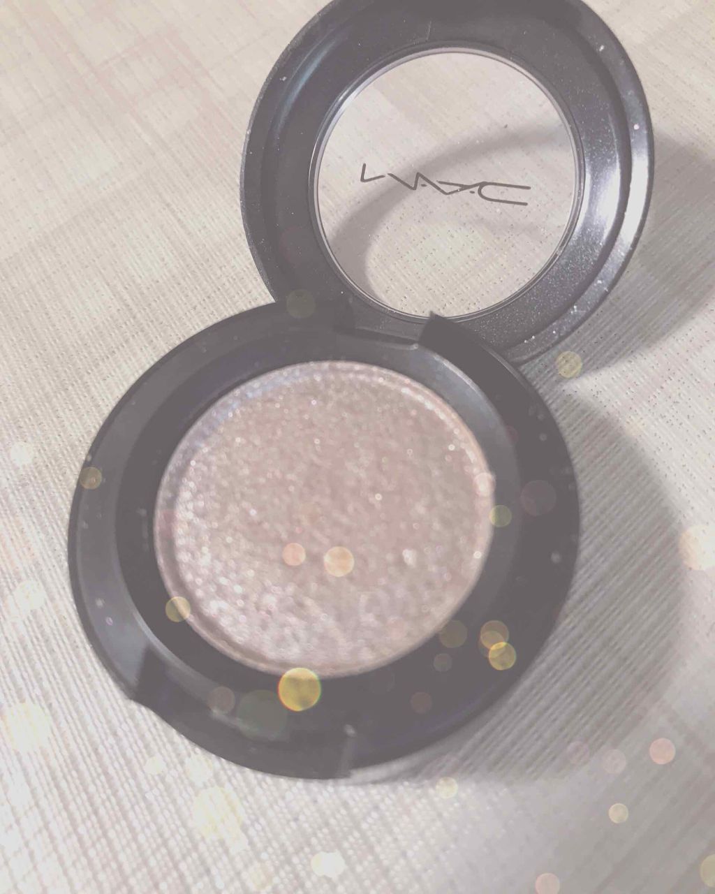 ダズルシャドウ シー スパークルズ/M・A・C/単色アイシャドウを使ったクチコミ（2枚目）