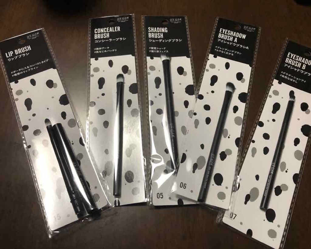 UR GLAM　EYESHADOW BRUSH A/U R GLAM/メイクブラシを使ったクチコミ（1枚目）