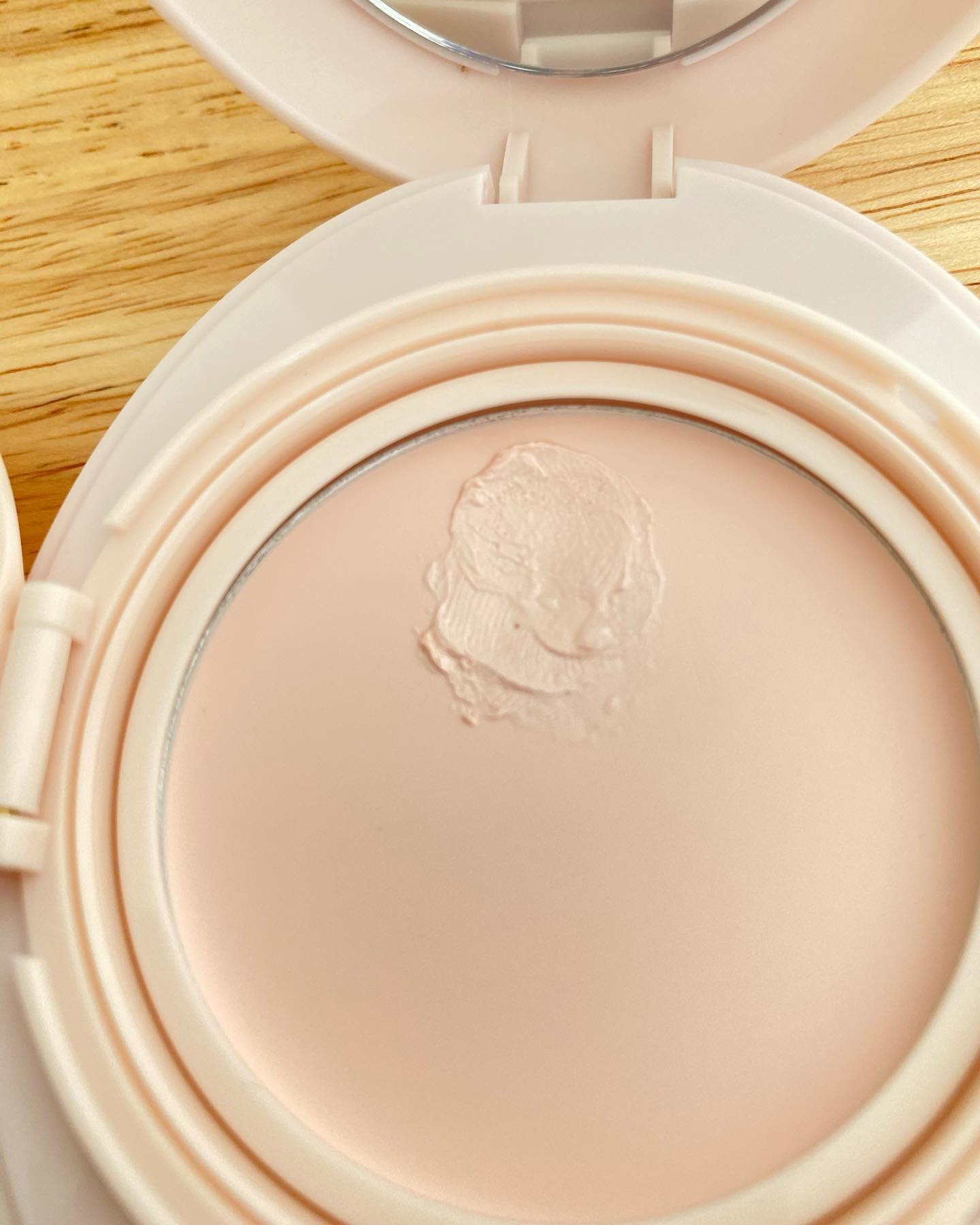 エッグサンクッション/wooliliwoo/日焼け止めローションを使ったクチコミ（3枚目）