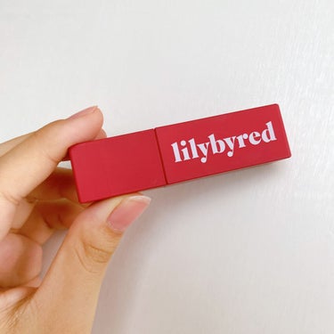 \lilybyred MOOD LIAR VELVET TINT/

ムードライアー ベルベットティント

 #01 　ピュアなリンゴのふり

 #02 　上品なみかんのふり

 #03 　清楚な杏のふり

 #05 　訳ありなスモモのふり

大好きぼみんくんがモデルをしているlilybyred

もともと好きなブランドでしたが

さらに好きになりました♡笑

ムードライアーコーティングティントは

全色持っているのですが

こちらのベルベットティントは3色

発色も質感も使いやすいので集めたい！

#lilybyred

#ムードライアーベルベットティント

#MOODLIARVELVETTINT
の画像 その1