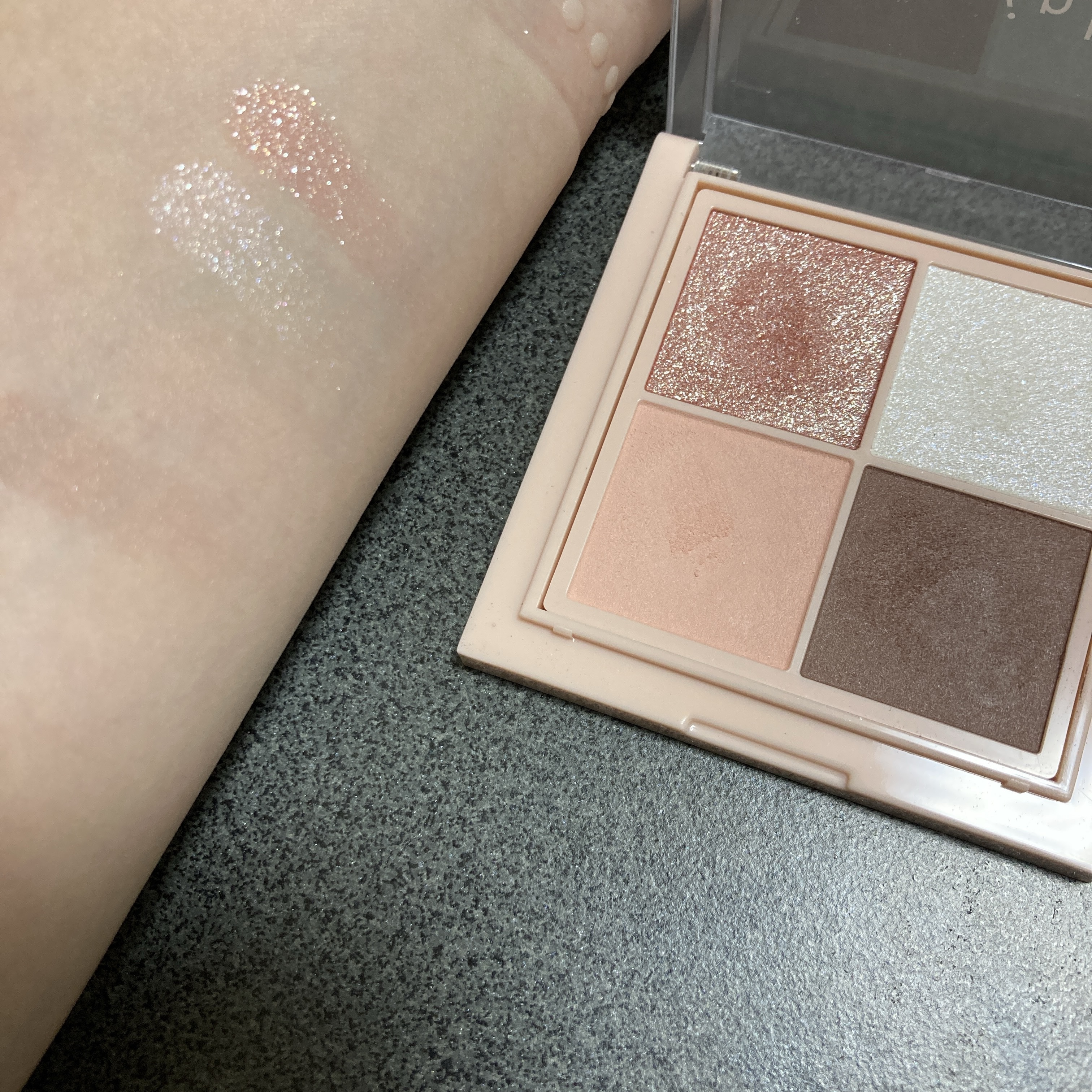 シャインオンステージアイパレット 101 トゥインクルウィンター/upink/アイシャドウパレットを使ったクチコミ（3枚目）