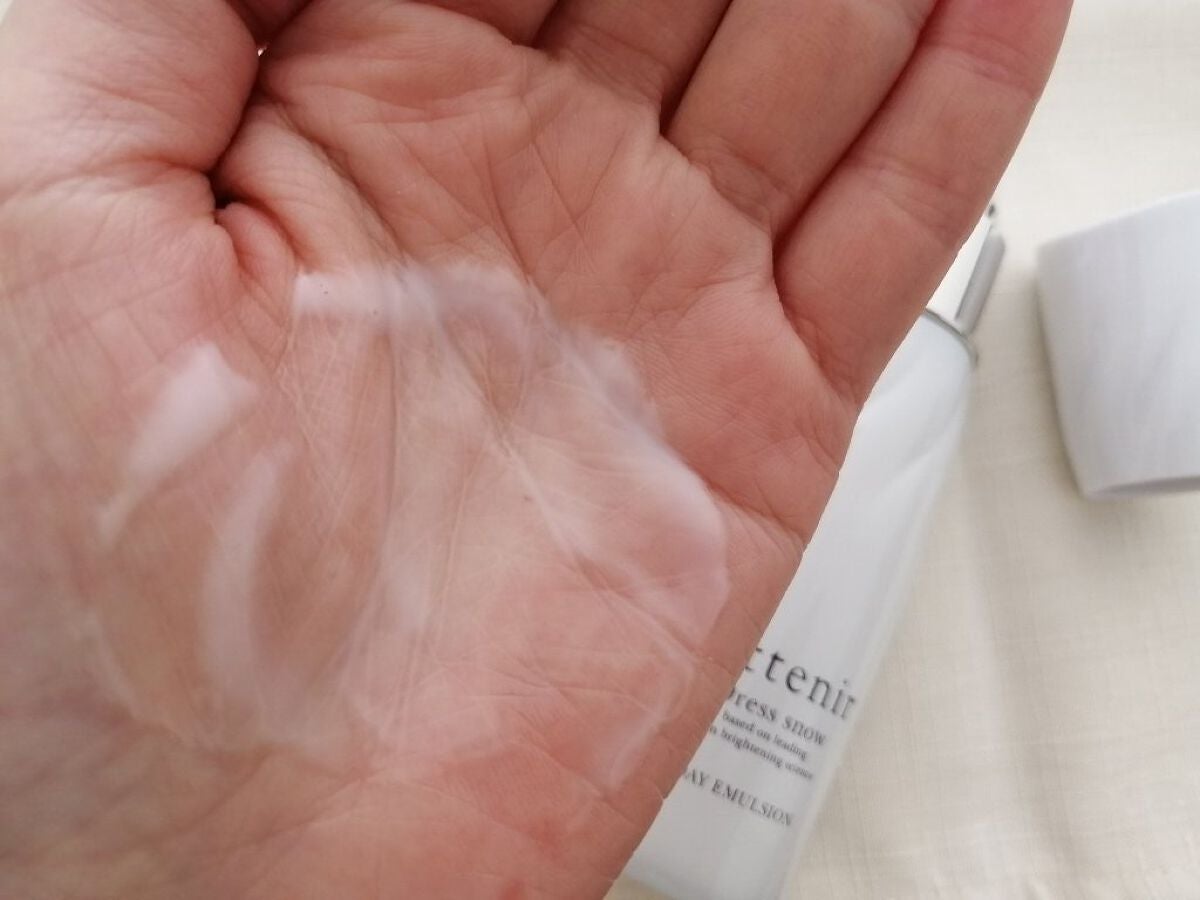 ドレススノー デイエマルジョン【医薬部外品】 /アテニア/乳液を使ったクチコミ(4枚目)
