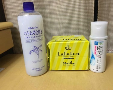 ⭐️最近の保湿ケア⭐︎


昨年までは保湿なんてしてなくても全く大丈夫だったのに、化粧をするようになったからか、お肌がカッサカサ…
流石にまずいと思って、保湿をするようになりました。
きっと同じような悩