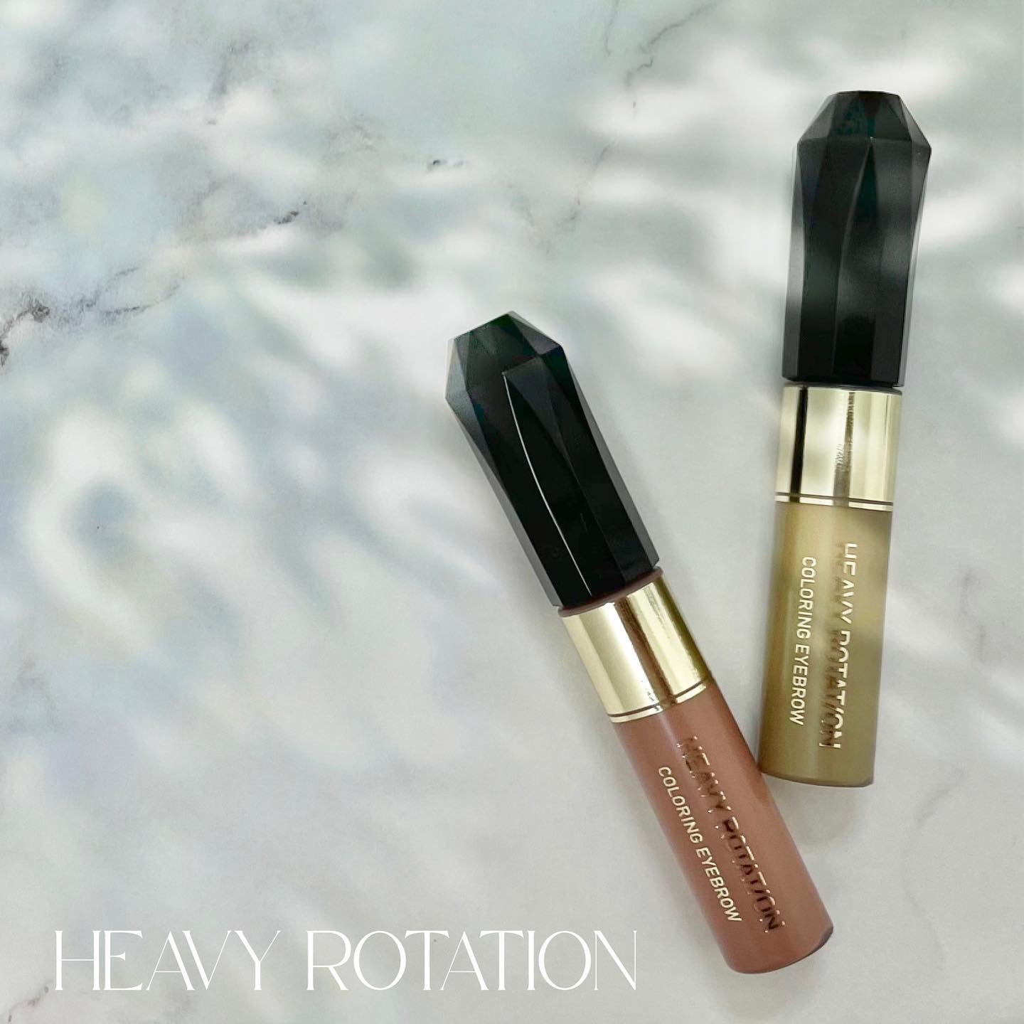 𝗛𝗘𝗔𝗩𝗬 𝗥𝗢𝗧𝗔𝗧𝗜𝗢𝗡 ＼𝗡𝗲𝘄 𝗲𝘆𝗲𝗯𝗿𝗼𝘄 𝗺𝗮𝘀𝗰𝗮𝗿𝗮／
秋・冬に合う絶妙なニュアンスカラー⛄️🍂
⁡
⁡
高発色処方で、自眉が濃い方でも
サッとひと塗りで簡単に