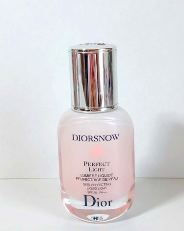 【自分記録用】

Dior
スノーパーフェクトライト(日中用乳液・化粧下地)

日焼け止め成分がSPF25、PA++入ってる日中用乳液であり、化粧下地としても使える非常に優れもの。
つけてすぐにトーンア