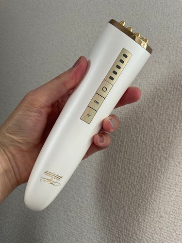 専用ジェルが必要なくて
普段のフェイスパックの上から使えるので
続けやすい！！

5分で電源切れるから
半顔ずつやってます。

半顔終わって見比べると
フェイスラインがキュッとしてるのがわかるから
さら