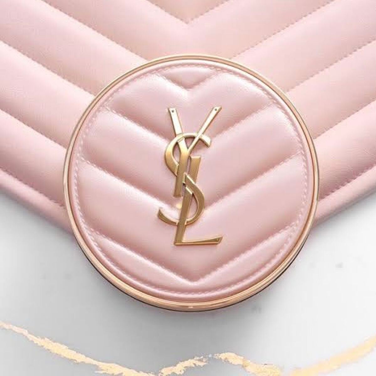 ラディアント タッチ グロウパクト/YVES SAINT LAURENT BEAUTE/クッションファンデーションを使ったクチコミ(1枚目)