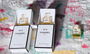 CHANEL シャネル N°5 パルファムのクチコミ「シャネルの香水です。
シャネル N°5 パルファムの香りです。
マリリン・モンローの寝る時に付.....」（3枚目）