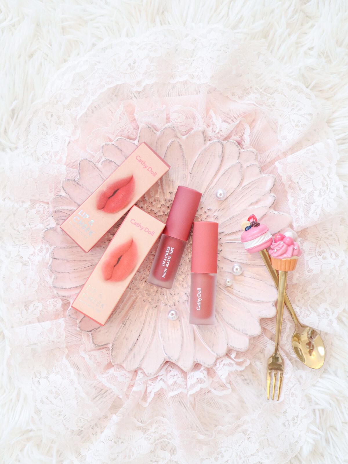 🎀

•.⸜ 小さい頃、お人形で遊ぶのが大好きだった女の子 ⸝.•

コンセプトが可愛いタイコスメ🇹🇭💕

キャシードール CathyDoll のリップ＆チーク
ヌードマットティントをお試しさせてもらいました💋

＃03 Maro