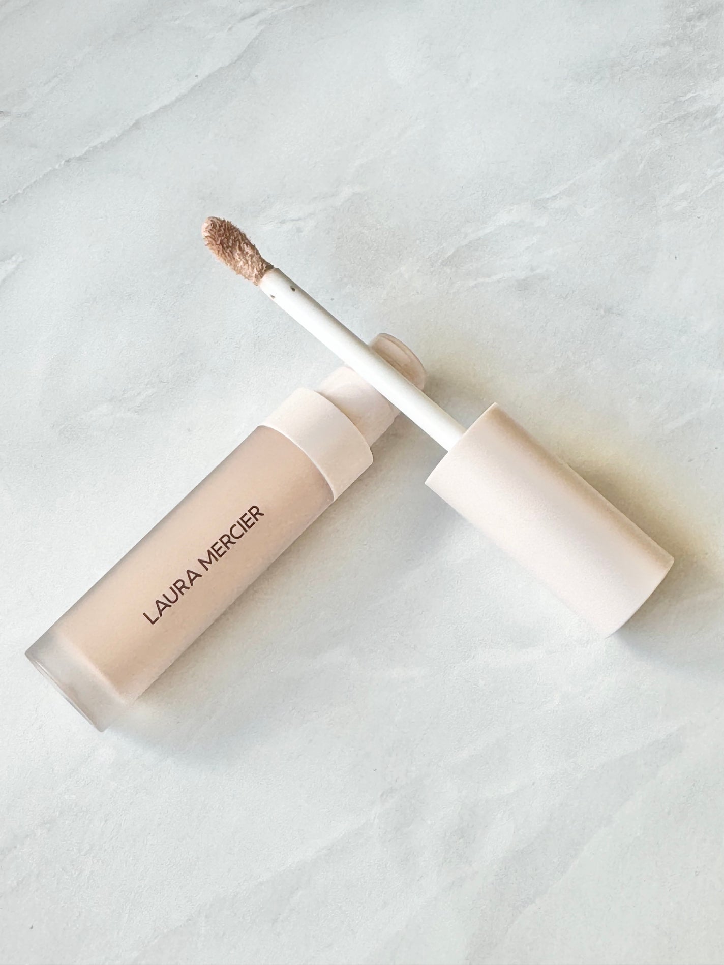 リアル フローレス ウェイトレス パーフェクティング コンシーラー/ローラ メルシエ/リキッドコンシーラーを使ったクチコミ(2枚目)