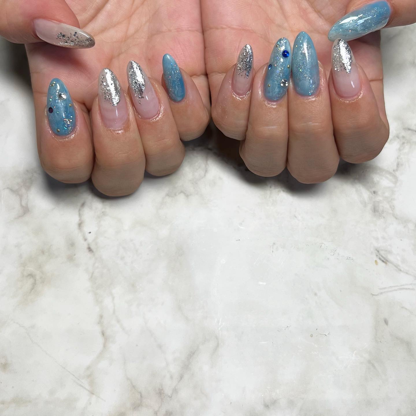 #ブルーネイル,#キラキラネイル,#ネイル,#ニュアンスネイル,#スカルプネイル,#ジェルネイル,#ママネイル,#ギャルネイル,#大人ネイル,#派手ネイル,#ネイル,#城陽ネイル,#京都ネイル,#大阪ネイル,#奈良ネイルのネイルデザイン