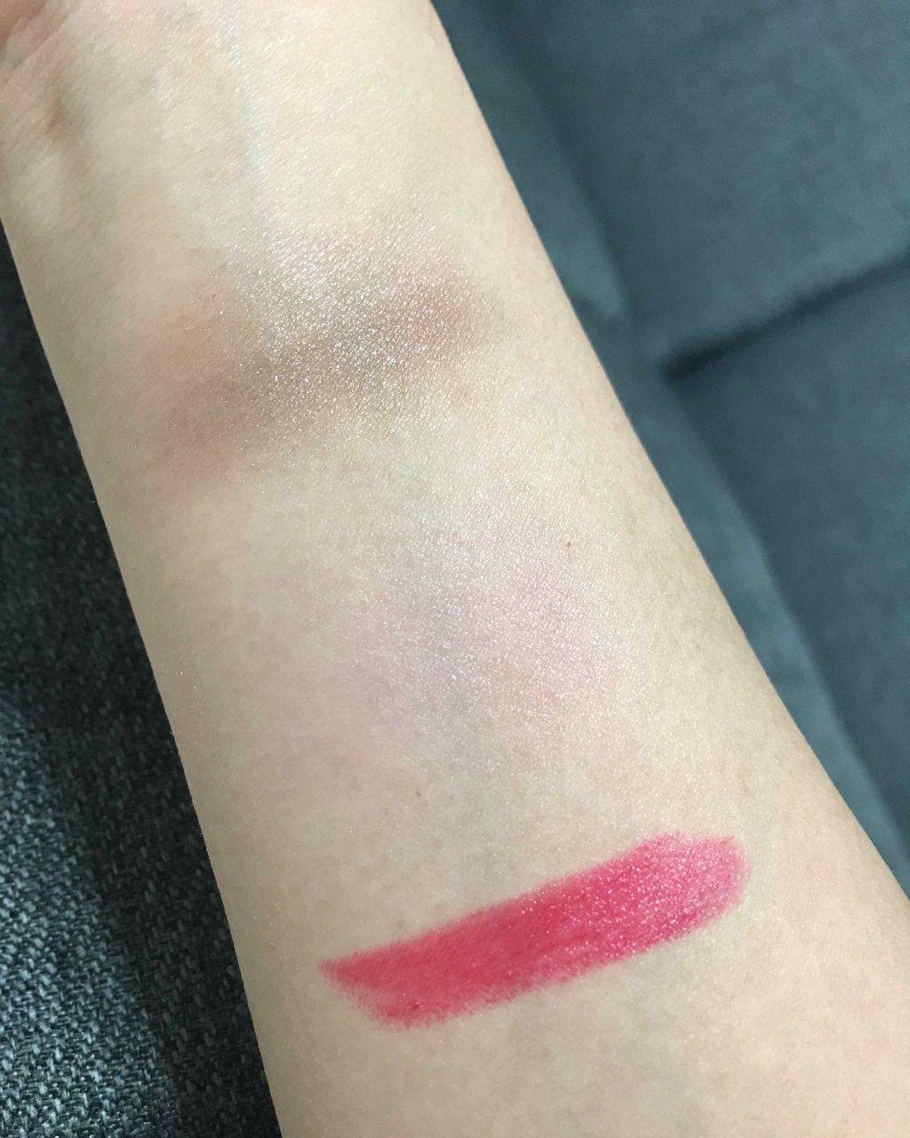 カラーセンセーショナル リップスティック A  RS637 フューシャ ローズ/MAYBELLINE NEW YORK/口紅を使ったクチコミ（2枚目）