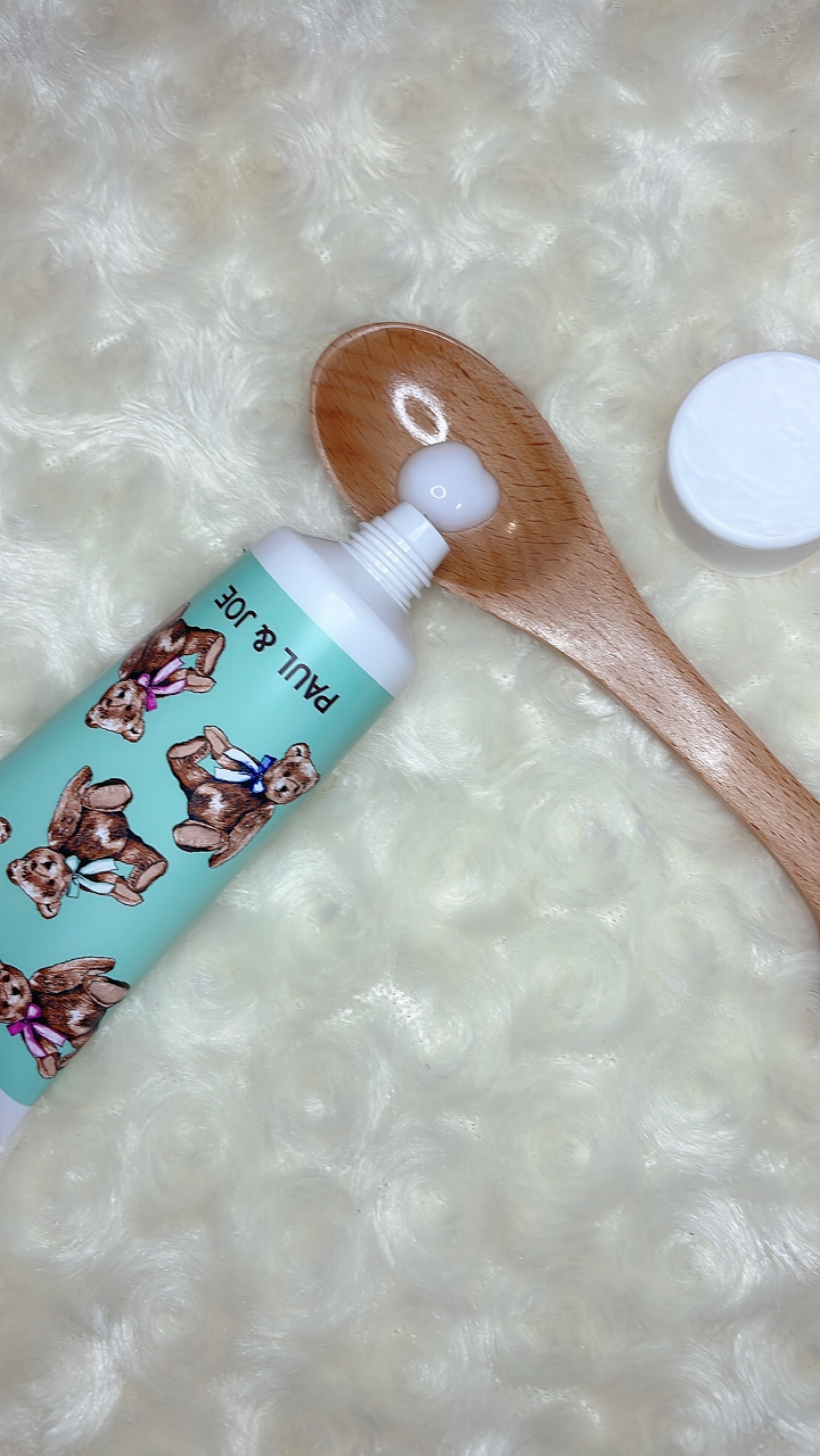 PAUL & JOE BEAUTE ラッピングハンドクリームのクチコミ「
【#pr 】powderroom様よりポール＆ジョー ラッピングハンドクリームをいただきまし.....」（2枚目）