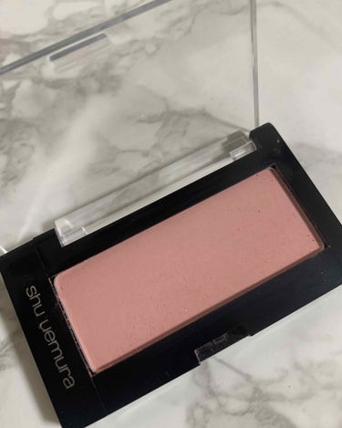 shu uemura
・グローオンM softpink 336
¥2500+tax

血色感をぐんと上げてくれる可愛いピンク💕
少しくすんだピンクベージュみたいな感じ。
マットな仕上がりですが乾燥する感