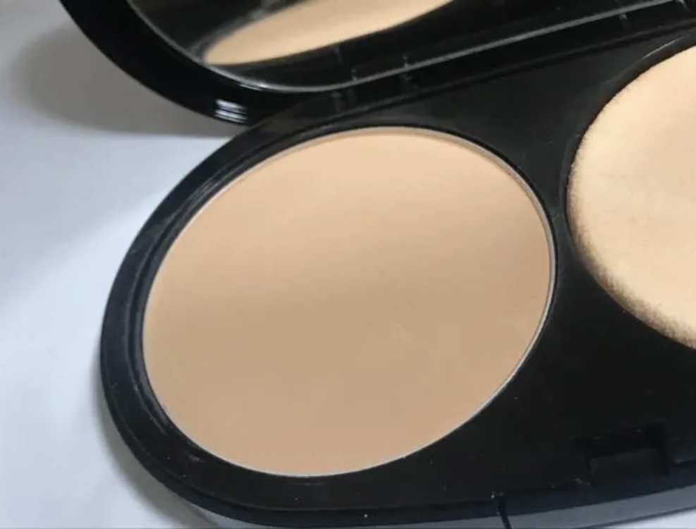 シルクウェットパウダー/セフィーヌ/パウダーファンデーションを使ったクチコミ（2枚目）