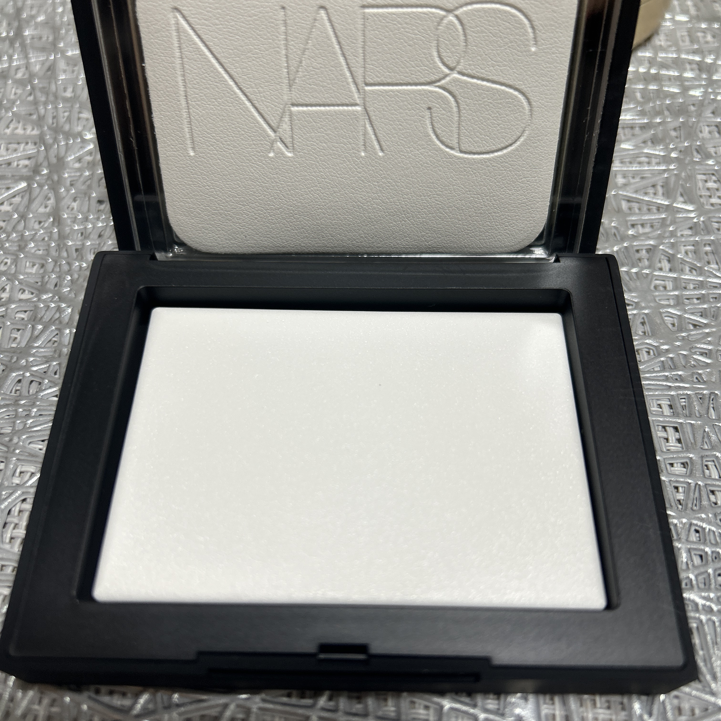 ライトリフレクティングセッティングパウダー　プレスト　N/NARS/プレストパウダーを使ったクチコミ（3枚目）