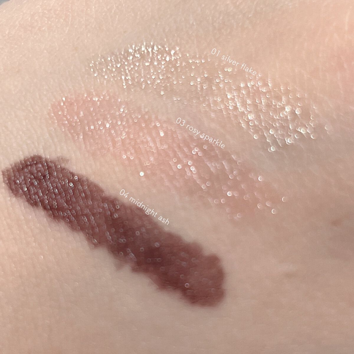 ムンユ on LIPS 「【日本先行発売】光が反射した水辺のような艶と輝き✨✨繊細パール..」(3枚目)