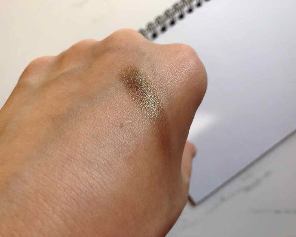 ハードワイヤードアイシャドー/NARS/単色アイシャドウを使ったクチコミ（2枚目）