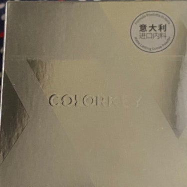 COLORKEY
ラスティングルースパウダー
S01

ラメ入りフェイスパウダー
粒子が細かいです。

ケースはでかいしクルクル回して開けるパウダーなので持ち運びにはあまり向かないタイプだと思います。
