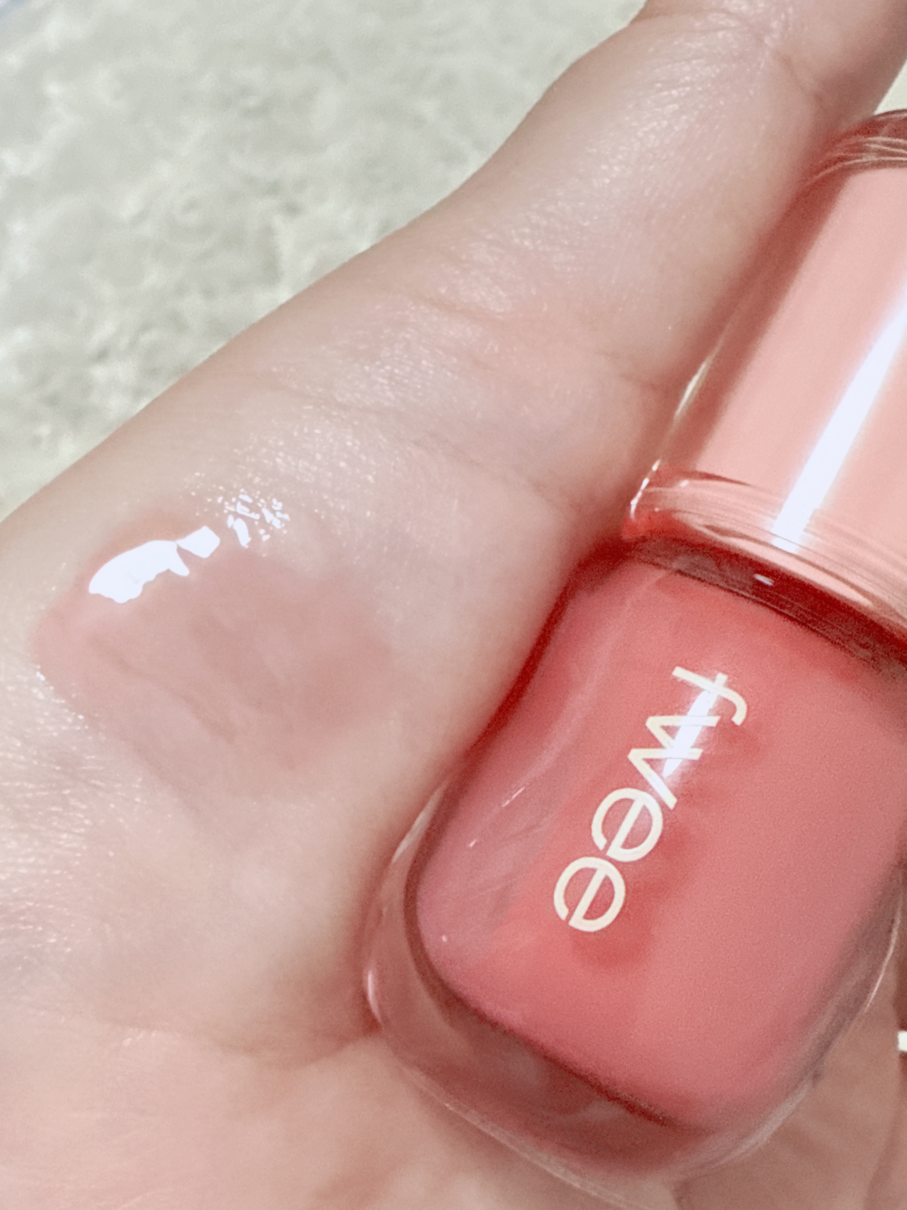 フィー 3Dボリューミンググロス A01 バニラ 30%/fwee/リップグロスを使ったクチコミ（3枚目）