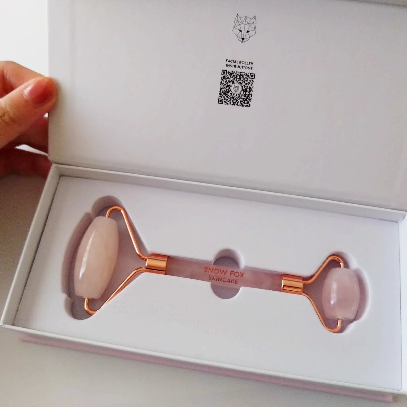 ローズ クォーツ フェイシャル ローラー/SNOW FOX SKINCARE/その他スキンケアグッズを使ったクチコミ(4枚目)